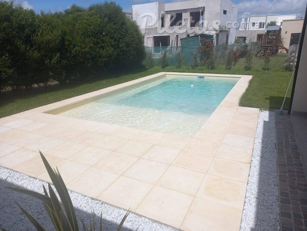 Piscina  pintada/ solárium