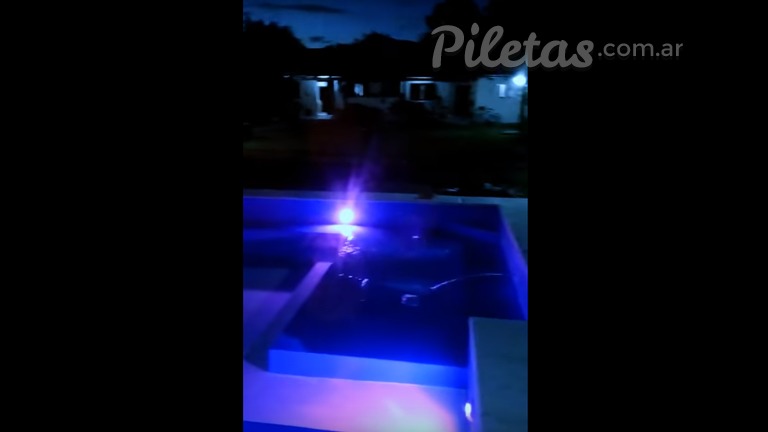 Pileta con luces