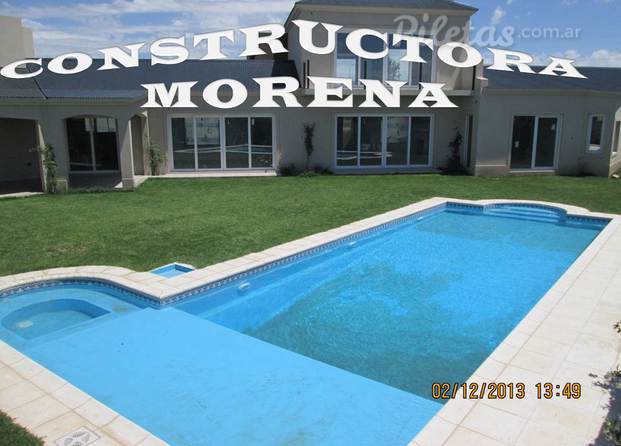 Piscina con jacuzzi