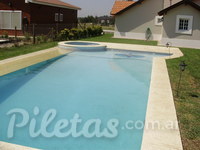 Piscina con jacuzzi