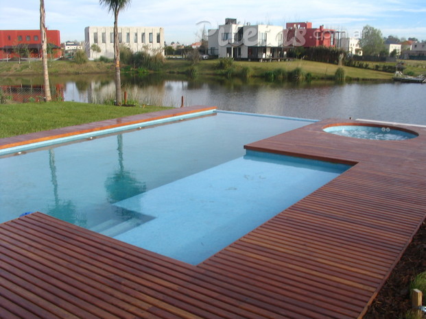 Desborde, playa húmeda y jacuzzi. 