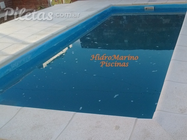 Piscina Minimalista HidroMarino con Banco