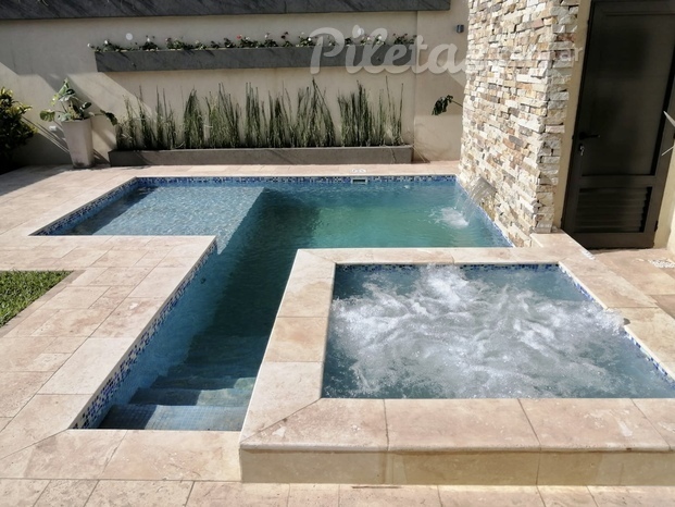 Piscina de material