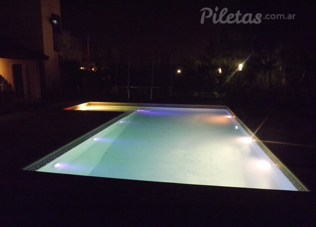 Piscina con luces